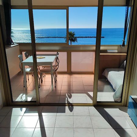 Grand Studio Bord De Mer- Acces Direct Aux Plages Saint-Laurent-du-Var Luaran gambar