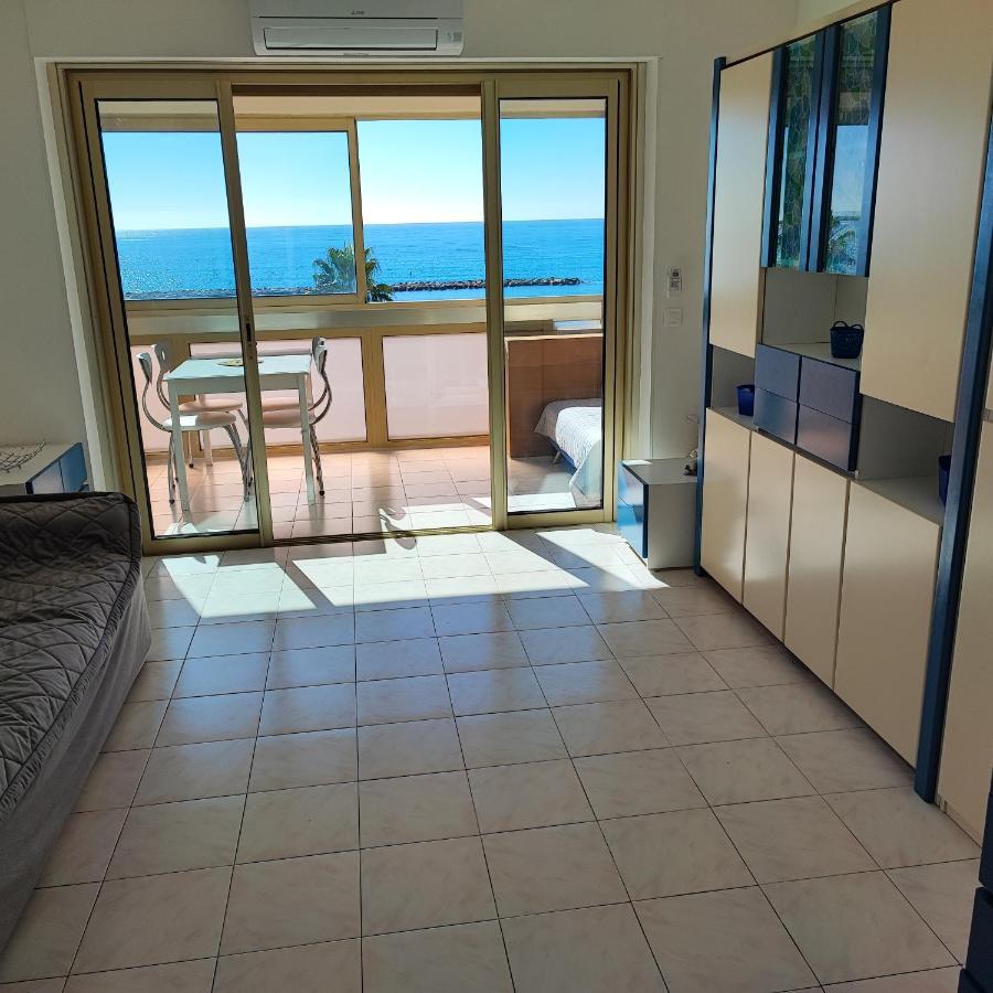 Grand Studio Bord De Mer- Acces Direct Aux Plages Saint-Laurent-du-Var Luaran gambar